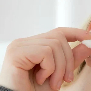 ریختن الکل در گوش